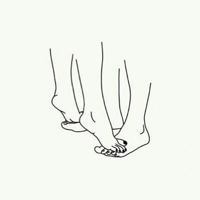 selling foot pics. DM with offers please. only serious people!