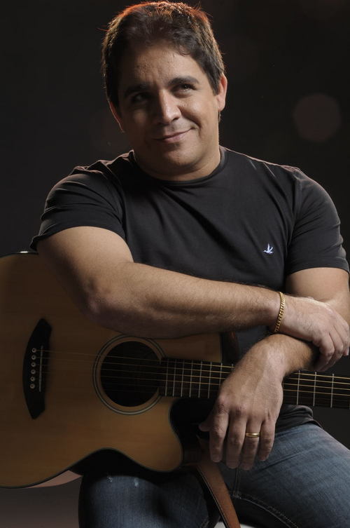 Integrante da dupla Jairo e Ricardo,uma dupla eclética e verdadeiramente sertaneja,com uma história dentro do sertanejo raiz,romântico e agora universitário,