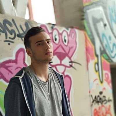 21 años.
#22❤️.
Estudiante.
Madrid-Galicia📍
Magician just for fun ♠️.
insta📸: @toni6970