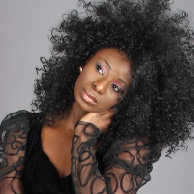 🇨🇩 MUA. Mother. Wife. Child. Sister. TV Personality. Visionary. Speaker. Activist. To book: lou@runwaycurls.com