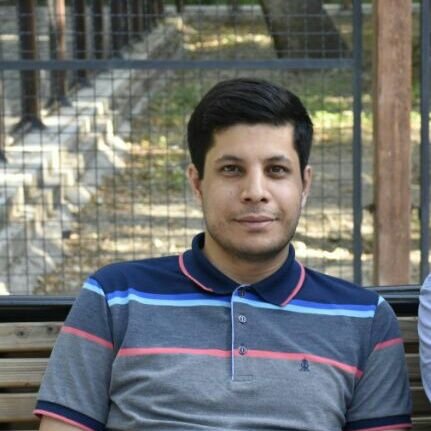 طنزنویس، فکاههنویس، جستارنویس، گگمن / علاقهمند به نوشتن، خواندن، طنز، سینما، فوتبال و پیتزا.
«توئیتها صرفاً نظر شخصی است».