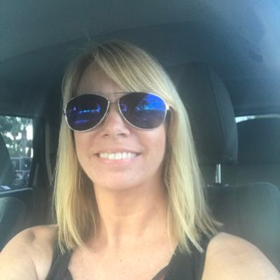 Graphic designer, teacher, mother who lives by the sea.