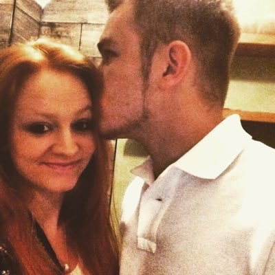 Gabbiieeee's profile picture. | Mummy | Crafter | Graduate |