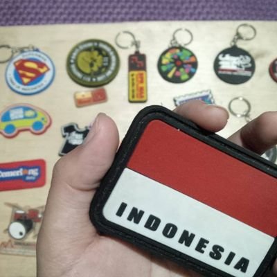 Kami menerima pesanan souvenir & asesoris untuk berbagai keperluan dari bahan baku karet sintetis