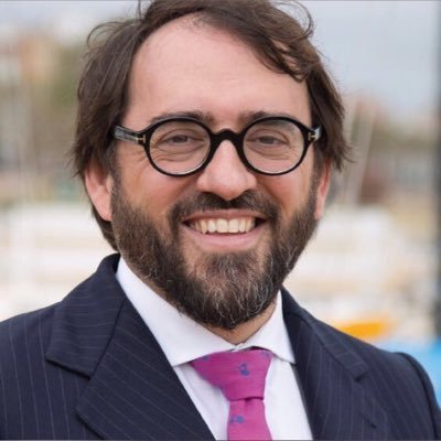 Profesor de la Universidad Autonoma de Barcelona. Abogado y socio director de Escoda&Codina abogados-economistas