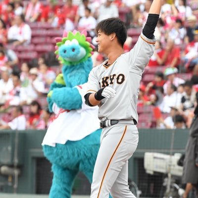 ダイナマイト慎吾です。右投げ右打ち 主に左・右翼とチームを守ります。 ※本人とは無関係です