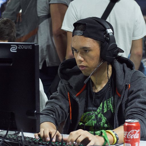 Competitive Brawlhalla player for @LightsideSWE | 5th at combo breaker. Photo taken by https://t.co/DfDWZVZbVx