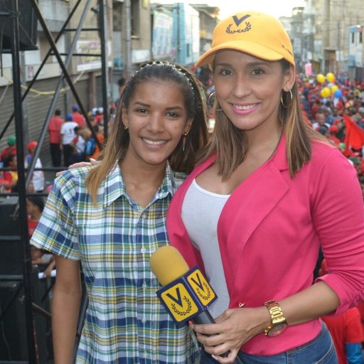 Aries 👉 Venezuela 🌎
Comunicadora social 📖🎤🎧📷
trabajadora
soñadora de la vida 😍😍 💔
Perseverante ✌
https://t.co/GthcyqdDQO