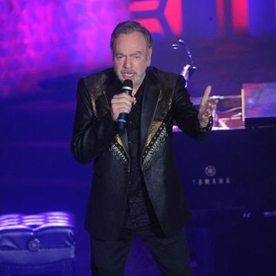 We are a website dedicated to  Neil Diamond, his  fans and friends.