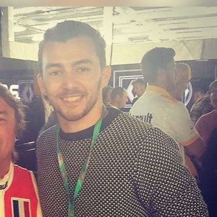 lucasmurph's profile picture. If I write 'my views are my own', does that make me a big shot on Twitter?