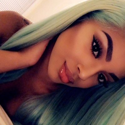 diosabesos's profile picture. babygirl you a star don’t let him tell you you’re not.