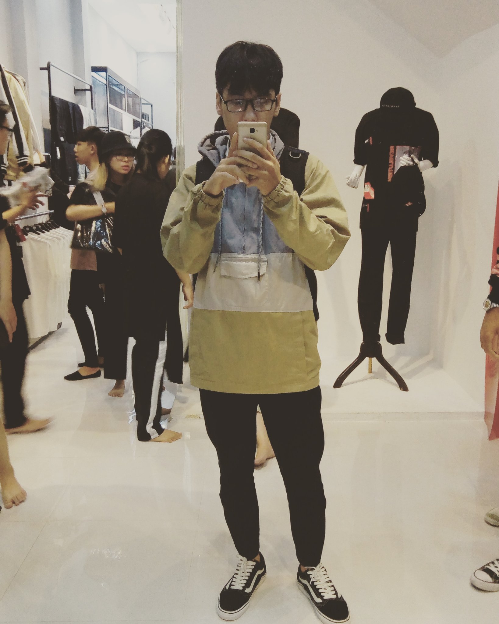 khoassg2810's profile picture. #follow4follow
#followback
#followme
#Vietnamese