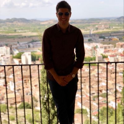 Docente: Educación Física. Master en Psicología Deportiva y Coaching Deportivo. Cursando Masajista Profesional.