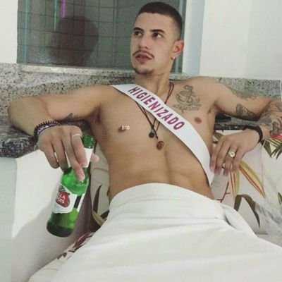 É no beco das pernas dela que eu encontro a paz 🏳️