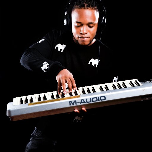 Elcopiloto07's profile picture. https://t.co/BLjjVXL0Mp #LaSociedadMusic                          El Cielo es el Limite!                              809-230-7484