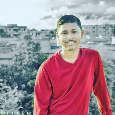 I’m just a boy, standing in front of the world, asking you to follow me.
I was born.When I was 14, I got my first computer. Then I started writing tweets.