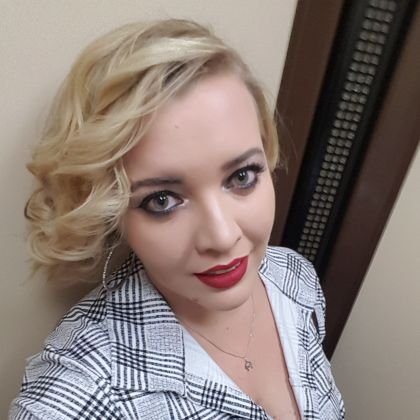 Sou feliz, indelicada, e não muito simpatica. Gosto de algumas pessoas e detesto coletivos. E o certo é certo mesmo que ninguém o faça...