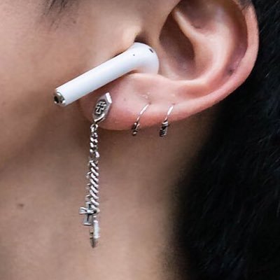 tenspiercingz's profile picture. Everything about Ten is beautiful even his piercings 🌸 [fan account]