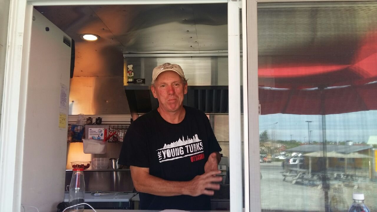 Canadiana street food cooked with care by an excellent chef. From AAA roast beef sandwich, to lobster Mac N Cheese to sweet potato fries, come on by!