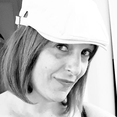 cristinat_uoc's profile picture. Quan dediques bona part de la teva vida a tenir cura dels altres, se't fa imprescindible la cultura com a font d'evasió.