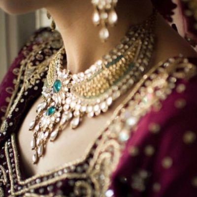 RubiesAndRibbon's profile picture. Editor of Wedding Blog from 2011-2013.