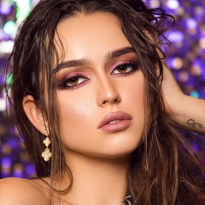 كل أنثى جميله,وبالإهتمام تصبح أجمل. أحب الجمال بكُل جوانبه💄💅🏻💍.