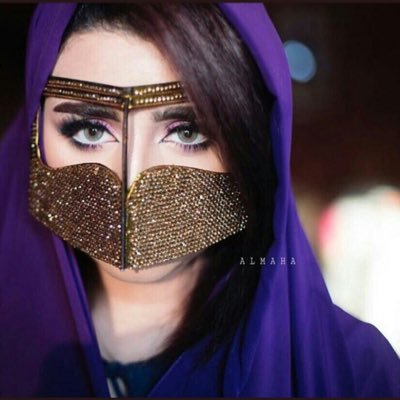 قد مافيني من زعل راضي عليك وقد مافيني من كبرياء اشتقت لك