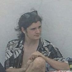 petrolini95's profile picture. Non contano i dischi che vendi, le tipe che stendi, ma solo le mazzate che prendi