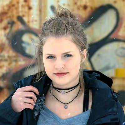 AggelikhOik0's profile picture. Όταν είσαι άρρωστος και πονάει ο λαιμός σου, πρώτα κάνεις τσιγάρο και μετά τρως καραμέλα. Όλοι το ξέρουν αυτό!