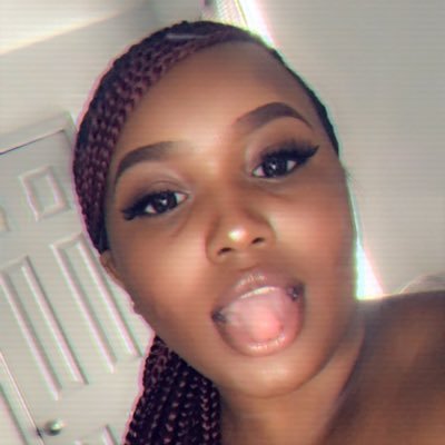 BIG FOEHEAD😈 follow if you fwm 👇🏾 btw I'm bored asf 🤷🏾‍♀️ SC:momosamone