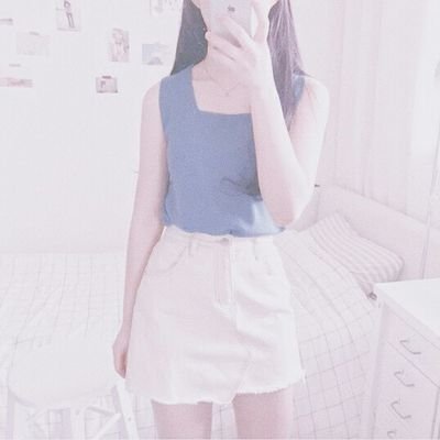 ♡ꜜ . . welcome to my blog full of love for loonɑ. i hope you feel comfortɑble here . . je t'ɑime, mon petit!