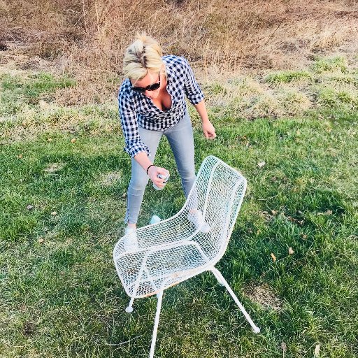 I buy, rehab, and sell homes. I love DIY projects, and bargain hunting!
