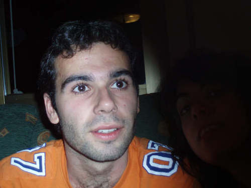 ChuckCastrillon's profile picture. Periodista. Contando de una forma distinta todo lo que sucede en Vigo y su área en @metrovigo. Antes, @informativost5 y @farodevigo