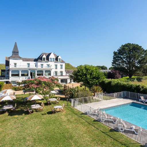 Le Tumulus*** est un #hôtel #restaurant #spa situé à #Carnac, en #Bretagne. Son #restaurant #gastronomique est référencé au #guide #Michelin.