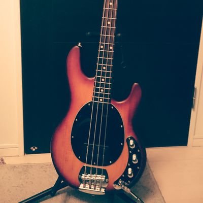 bass練習中
sterling RAY-4