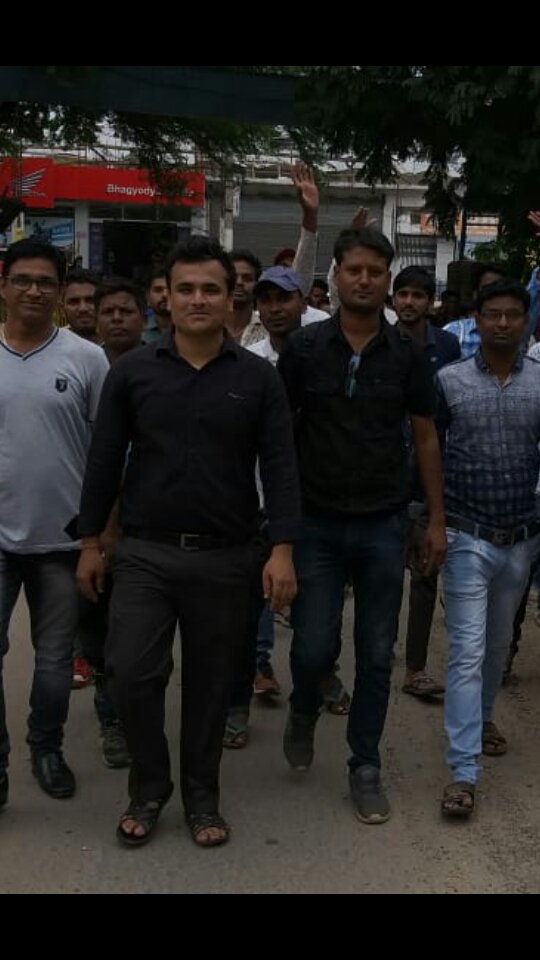 yasheshbhatt5's profile picture. 