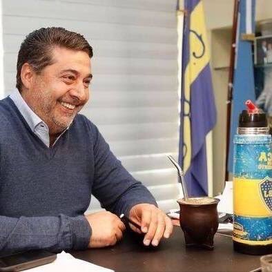 Militante de la UCR en Radicales por Argentina. Ex-Presidente de Boca (2011-2019). Abogado y padre de 3 hijos.