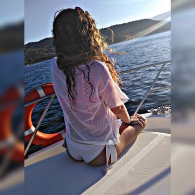 AlexandraMachn1's profile picture. We are beauty lovers. 👑
🎶| https://t.co/pIbODPcF4I: @alexandramachiin_
🍑| My body, my rules.
🤸| Gimnasia Rítmica Individual.
👭| MjoorAmiiga: @_gg30__
🤞| ❤️💎