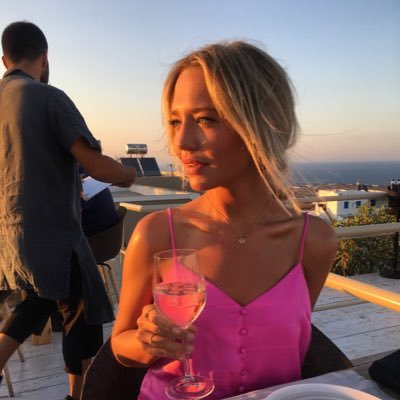 KnowingNina's profile picture. Instagram: @ninaraevillage
