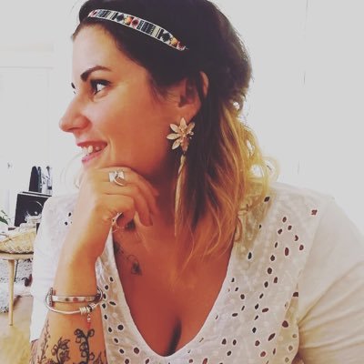 32 ans - Directrice de clientèle et CHO à @millesoixantequat - #geek #nouvellestech' #tattoo #voyages #100%connectee