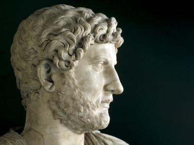 Cuenta no oficial del Emperador Adriano.
Emperador, epicúreo, filoheleno, soldado, homosexual, burócrata, hispano, pero sobre todo, viajero y humanista.