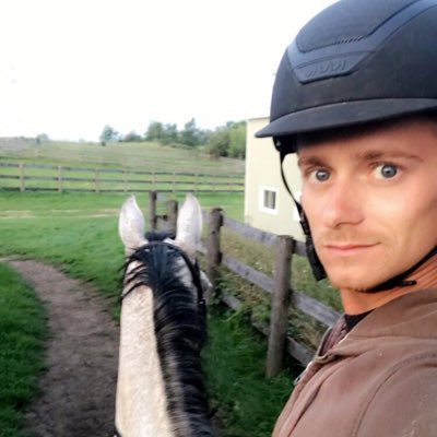 🇨🇦 Equestrian. Entrepreneur. CWD 🇨🇦. follow on Instagram @ablurtonjones