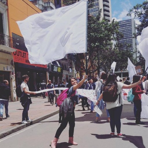 Siento, luego puedo ser libre 💜Audre Lorde.
Investigación en educación 🖍 y otros derechos humanos| calentana.