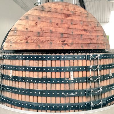 Work in Drinks & Creative industries. Trying to learn all about the joys of English Wine & love touring around vineyards.