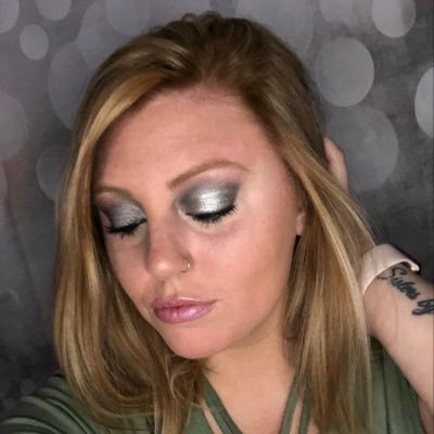 Makeup Lover ❤️ CEO 👩🏼‍💻 Mommy 👶🏼