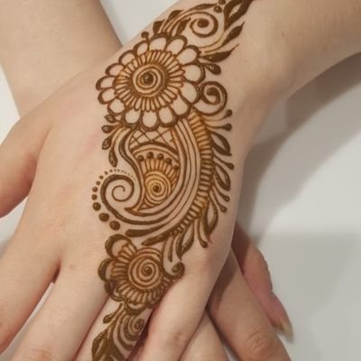 Mehndi Henna Artist
