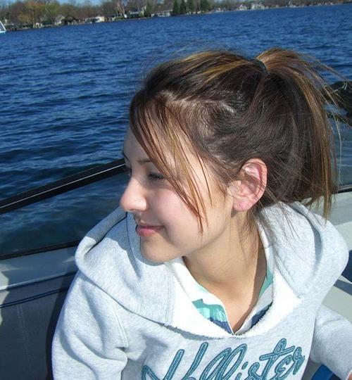 cutejennybrown's profile picture. Online Adventurer, Trying to find the Pearl of Knowledge in Sea of Information.