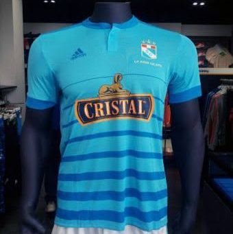 Nutricionista. Hincha acérrimo del Sporting Cristal