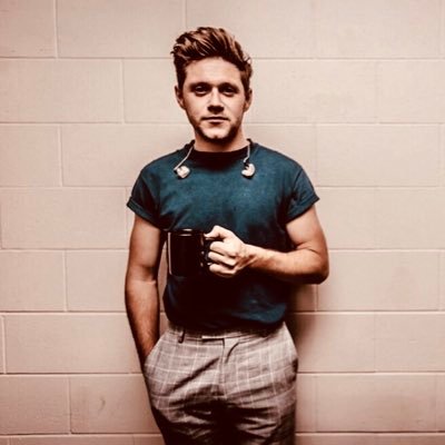 dayluster's profile picture. Then he looks in his heart. There’s a light in the dark.┆THE MORNING STAR