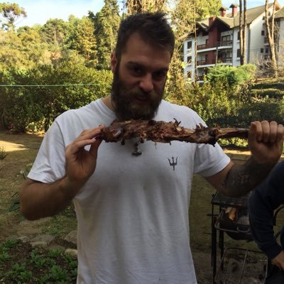 normal guy from Brasil who loves rugby and good music, following awesome people from all around the world!